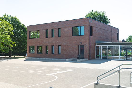 Außenansicht der Schule 